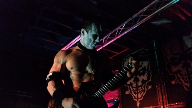 Doyle strummed one power chord on his Oktober Annihilator at the Mushroomhead show ... and promptly blew the power at Area 51. 
